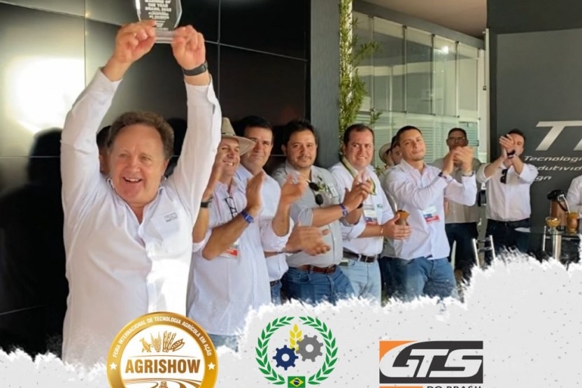 GTS é premiada com o Prêmio Machine Of The Year da Revista AgriWorld na categoria de plataformas de colheita de cereais na Agrishow 2022.